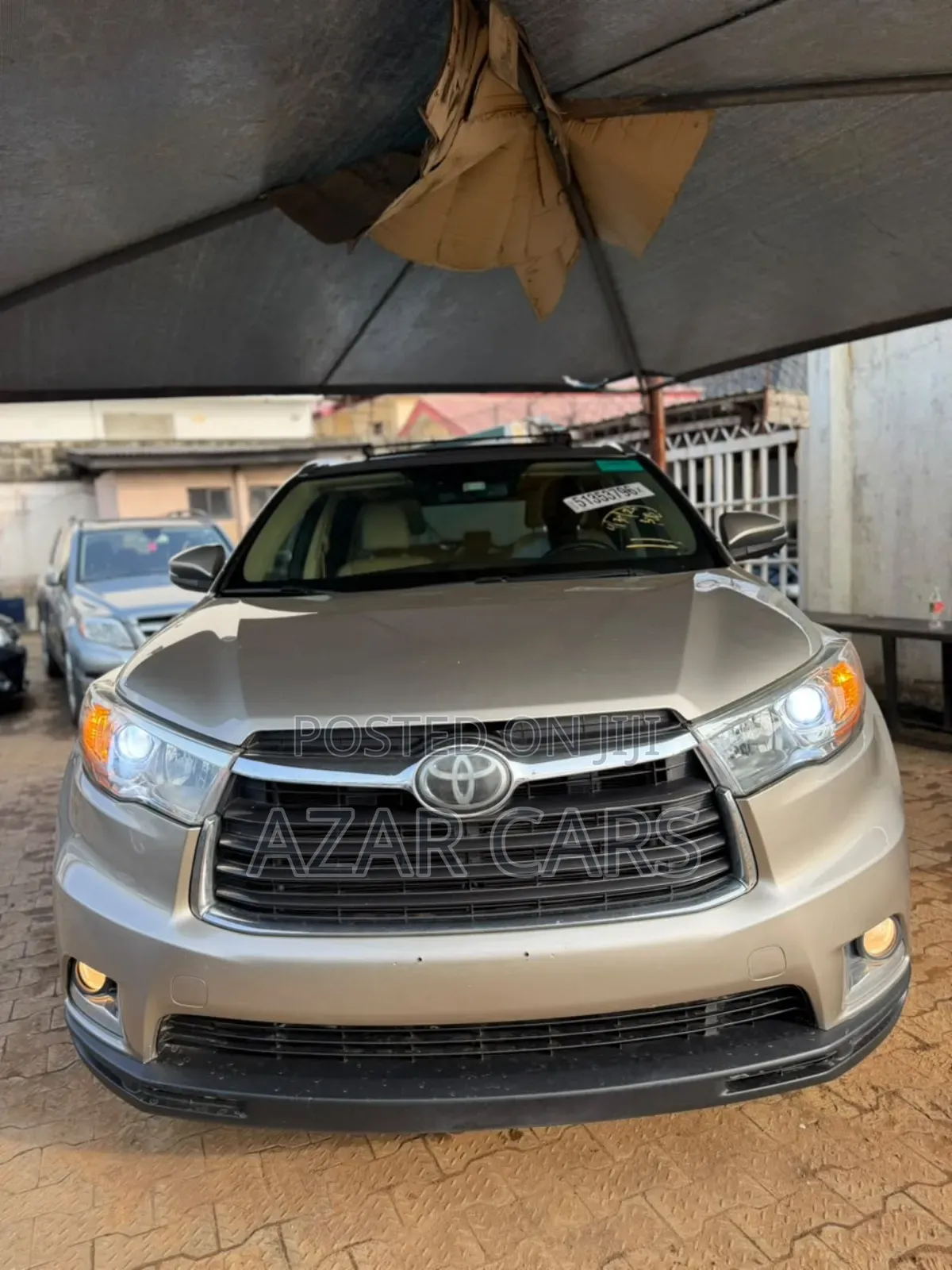 Toyota Highlander Limited V6 4x2 (3.5L 6cyl 6A) 2016 Gold