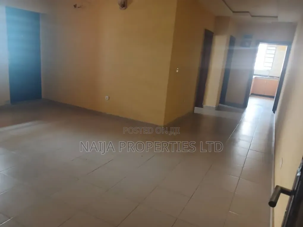 2bdrm Apartment in Mobil Rd, Ajiwe for rent