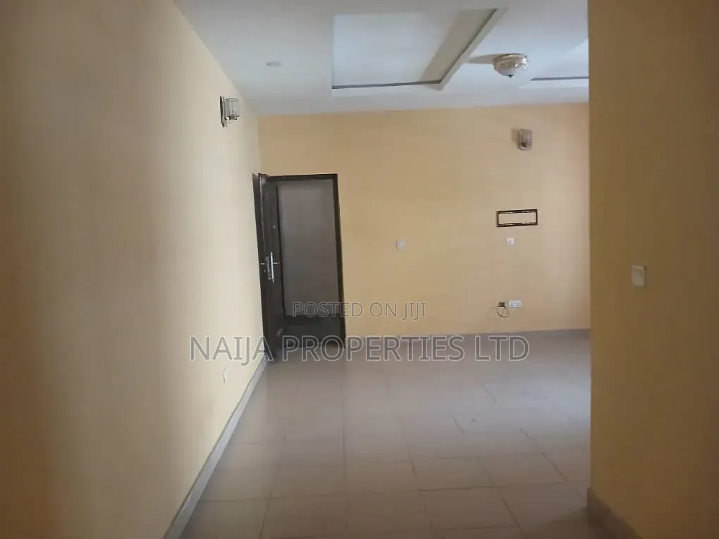 2bdrm Apartment in Mobil Rd, Ajiwe for rent