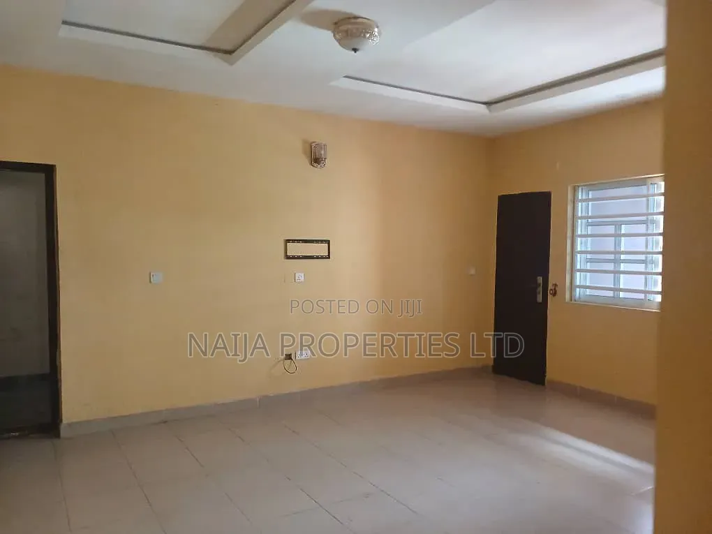 2bdrm Apartment in Mobil Rd, Ajiwe for rent