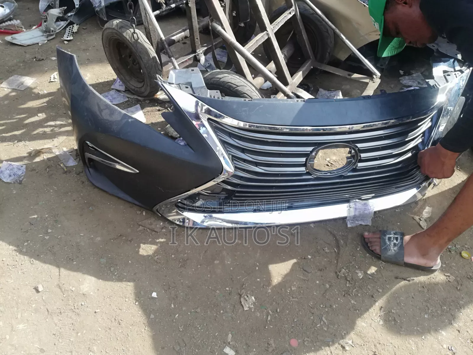 Complete Front Bumper Es 350 2018