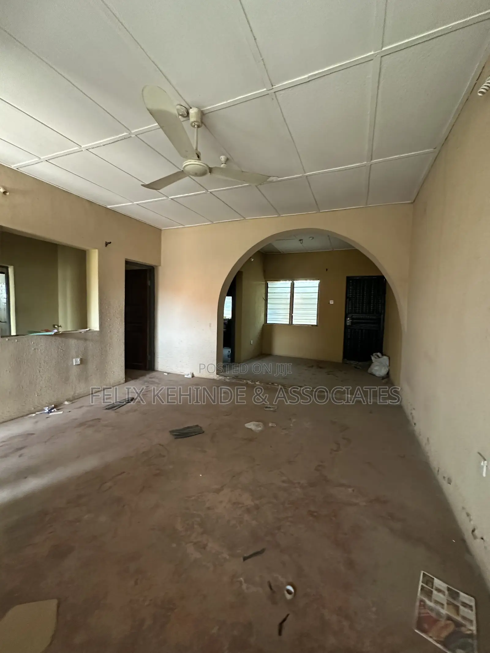 6bdrm Bungalow in Elewuro Estate, for sale