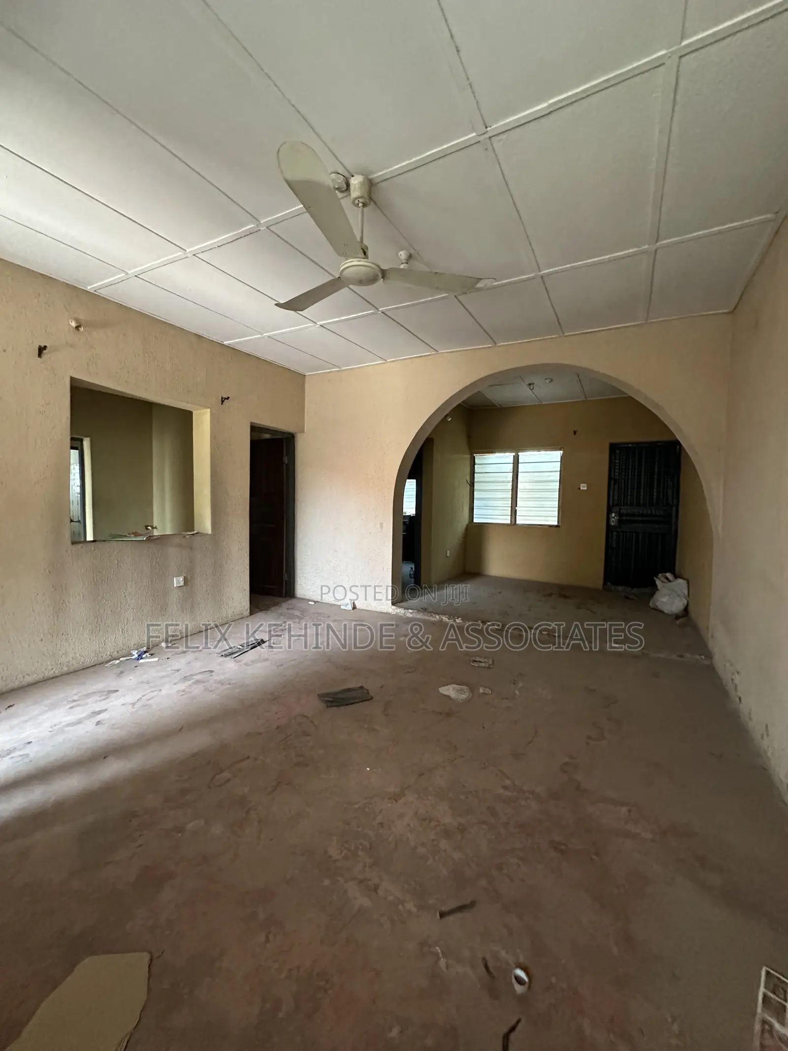 6bdrm Bungalow in Elewuro Estate, for sale
