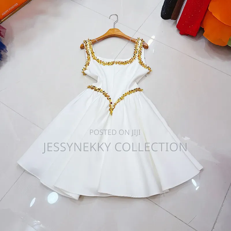 Quality Luxurious Ladies a-Shape Dress