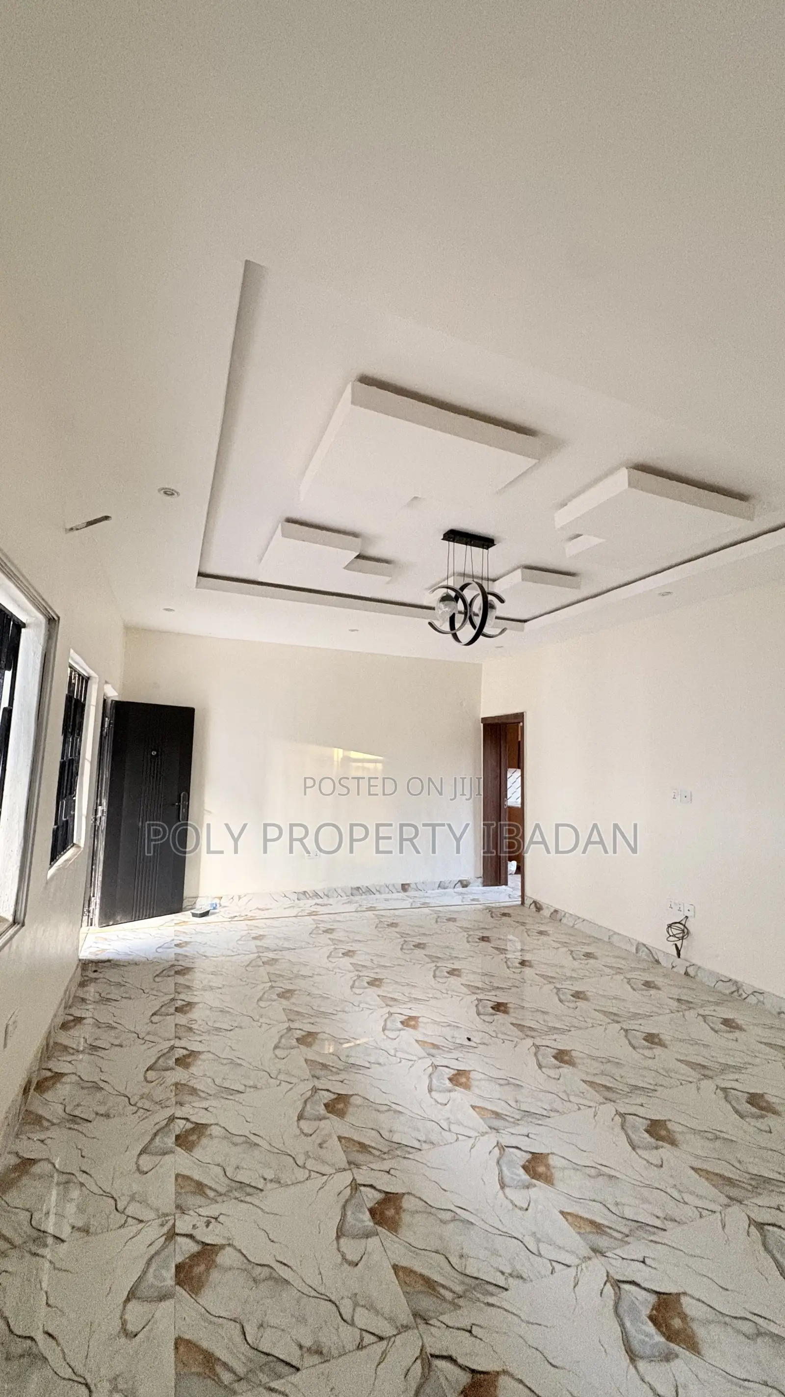 3bdrm Block of Flats in Iyaana Church, Iwo Road for rent