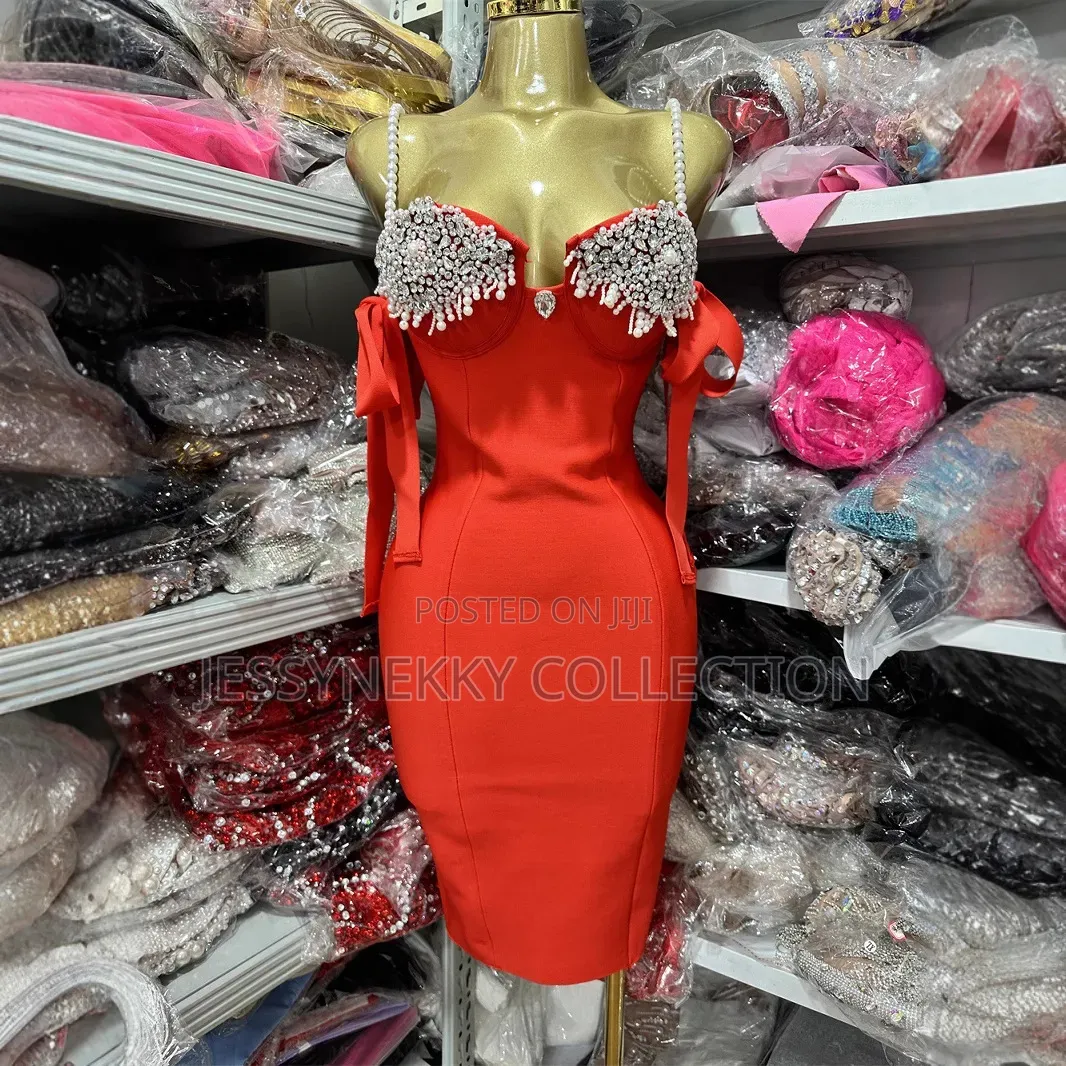 Quality Luxurious Bandage Dress With Rihnostone Hand