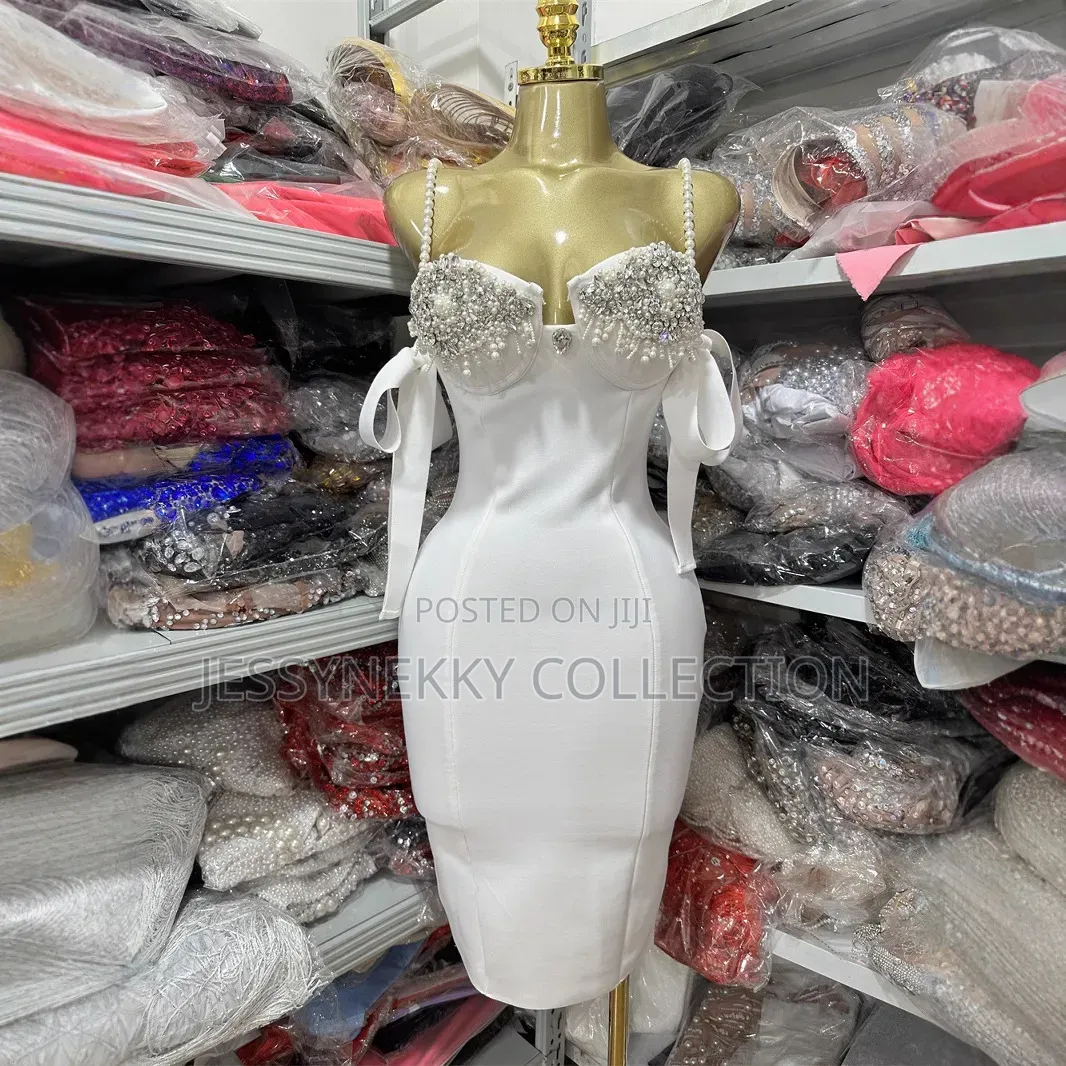 Quality Luxurious Bandage Dress With Rihnostone Hand