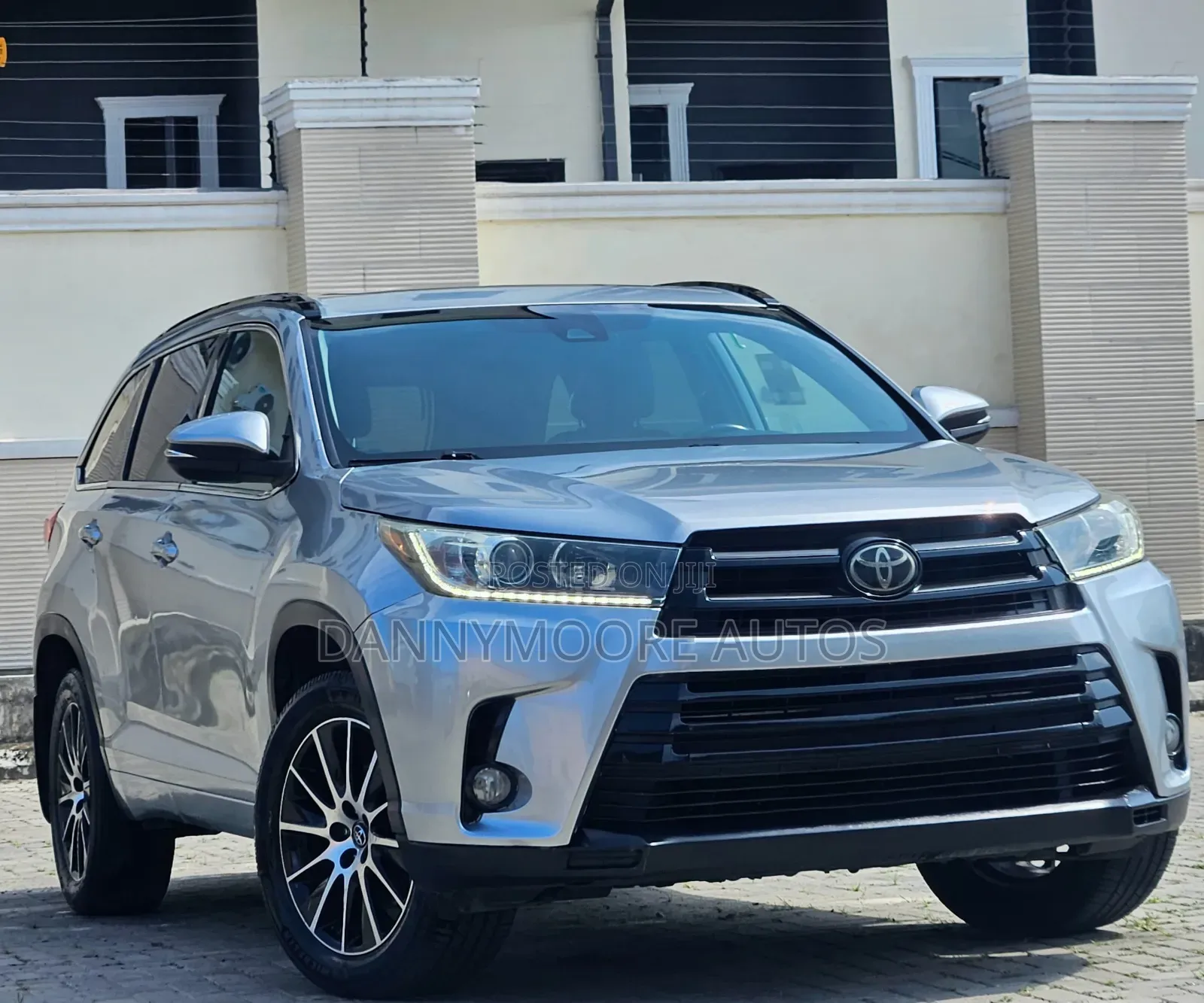 Toyota Highlander SE 4x4 V6 (3.5L 6cyl 8A) 2018 Silver