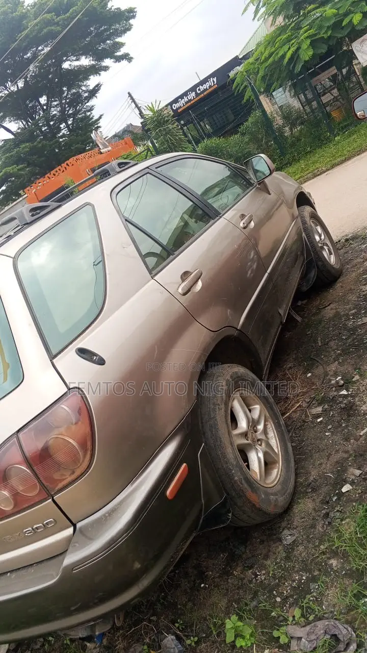 Lexus RX 300 1999 Gold