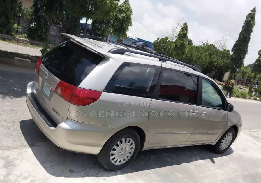 Toyota Sienna 2007 Silver