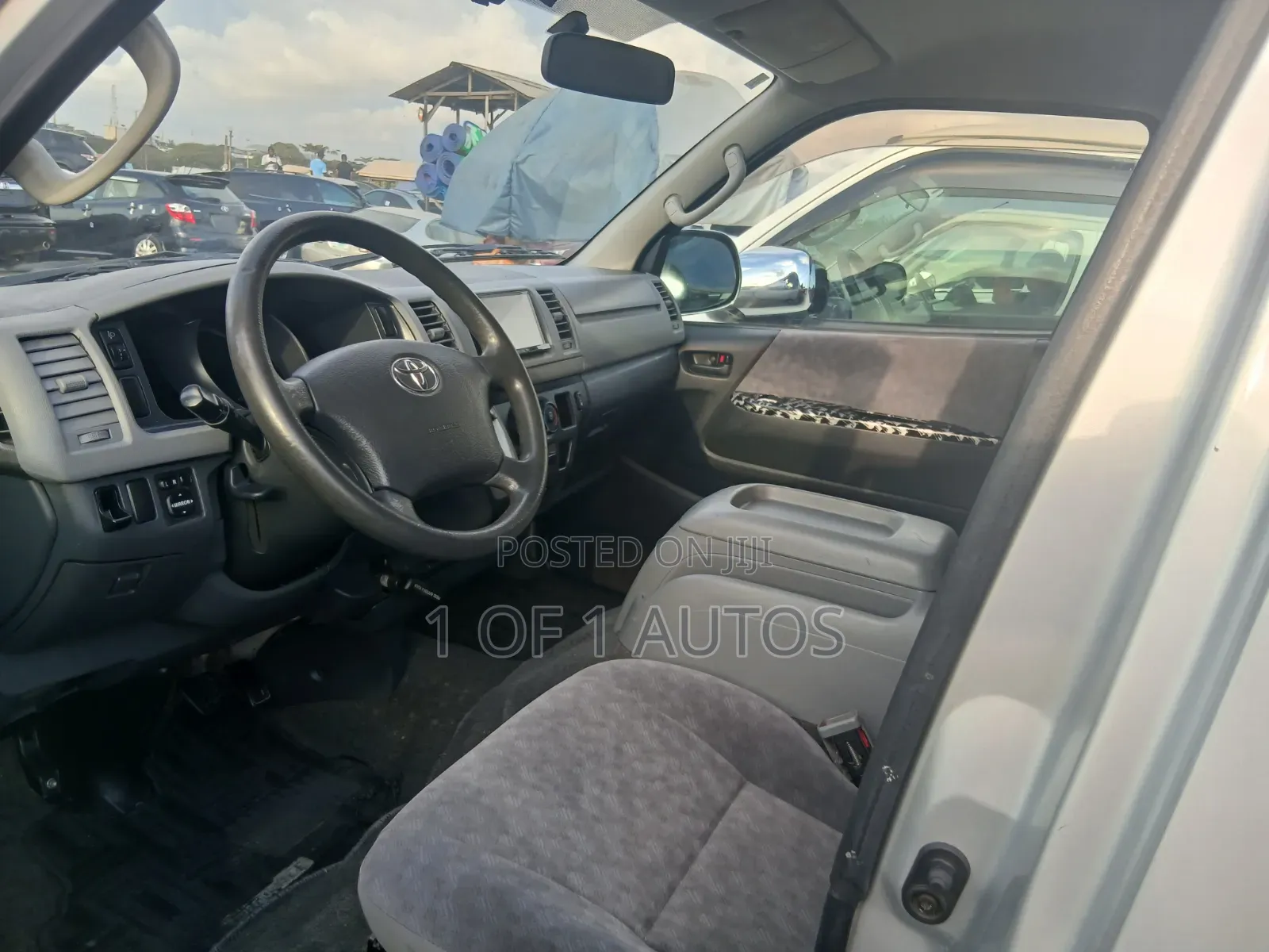 Toyota HiAce 2012 Silver
