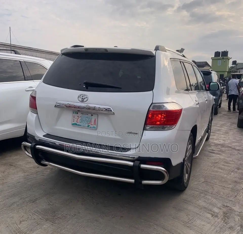 Toyota Highlander Limited 3.5l 4WD 2013 White