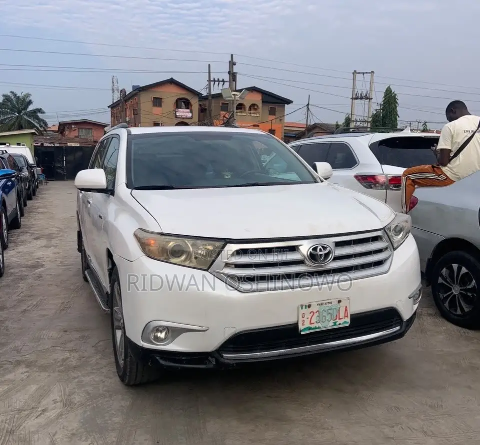 Toyota Highlander Limited 3.5l 4WD 2013 White