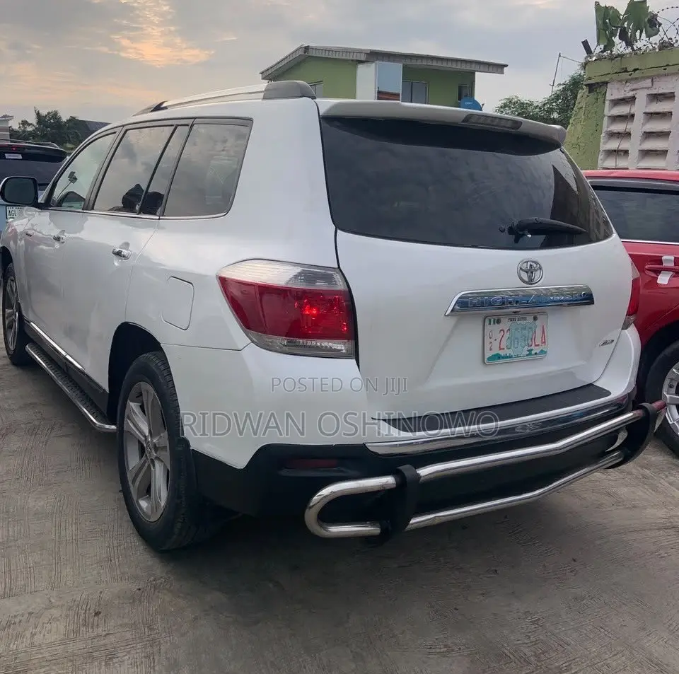 Toyota Highlander Limited 3.5l 4WD 2013 White