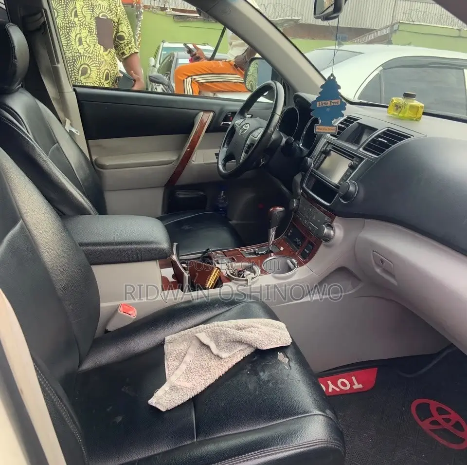 Toyota Highlander Limited 3.5l 4WD 2013 White