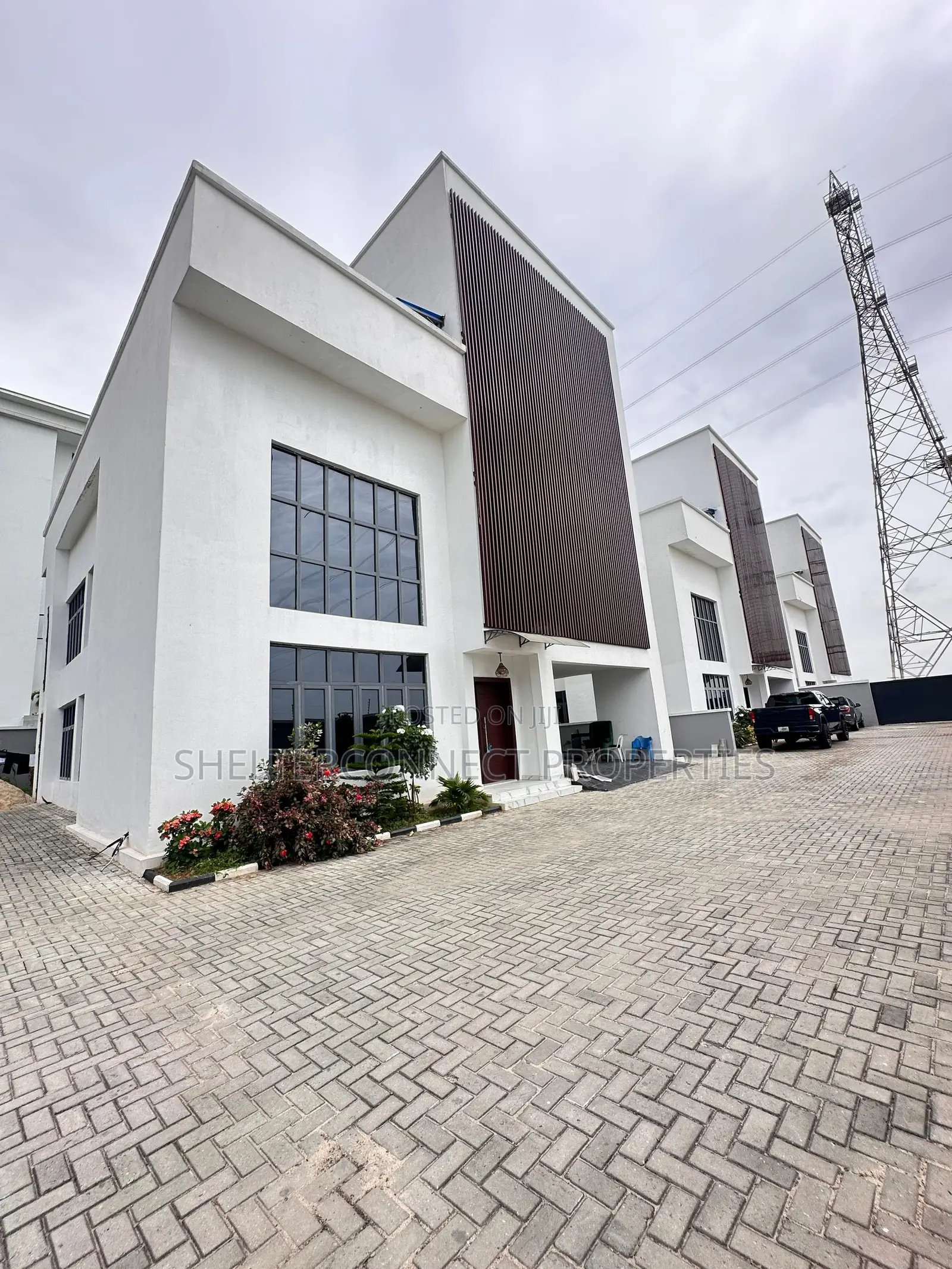 5bdrm Duplex in Banana Island for rent