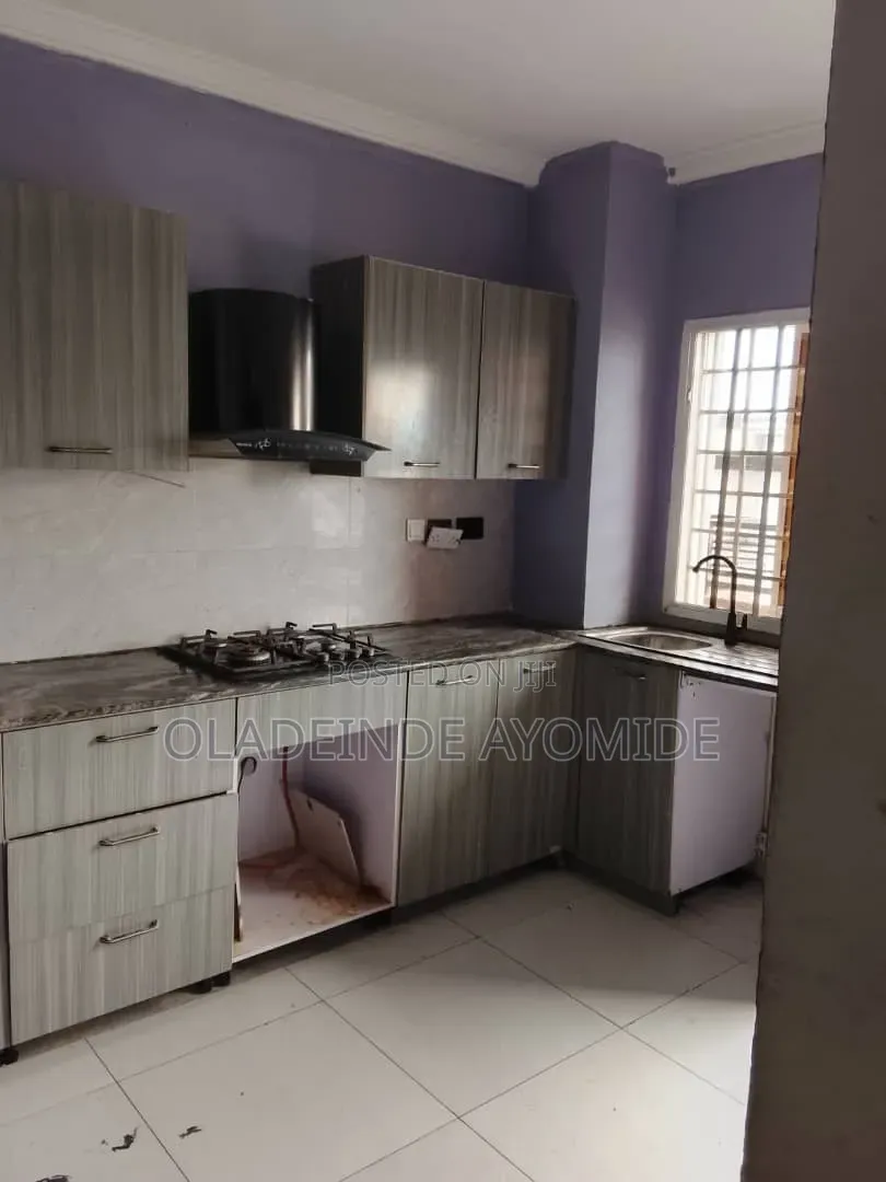 3bdrm Apartment in Chevron for rent