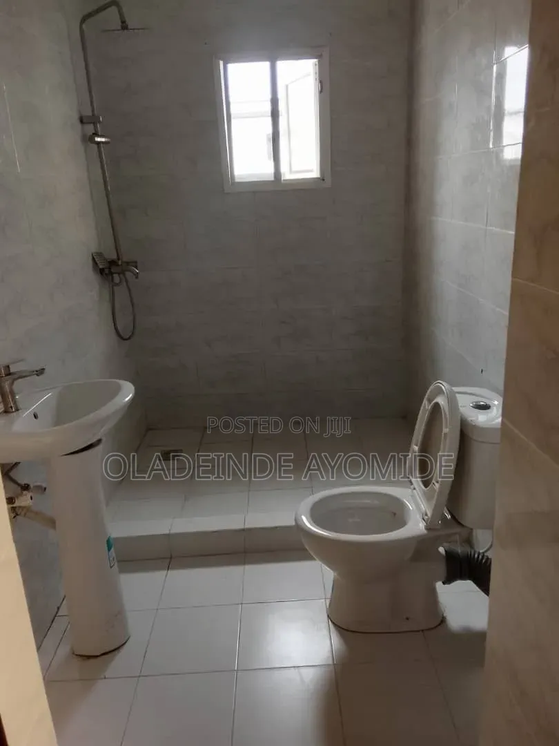 3bdrm Apartment in Chevron for rent