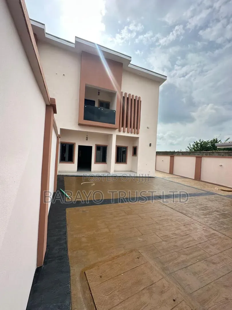 4bdrm Duplex in Akobo for sale
