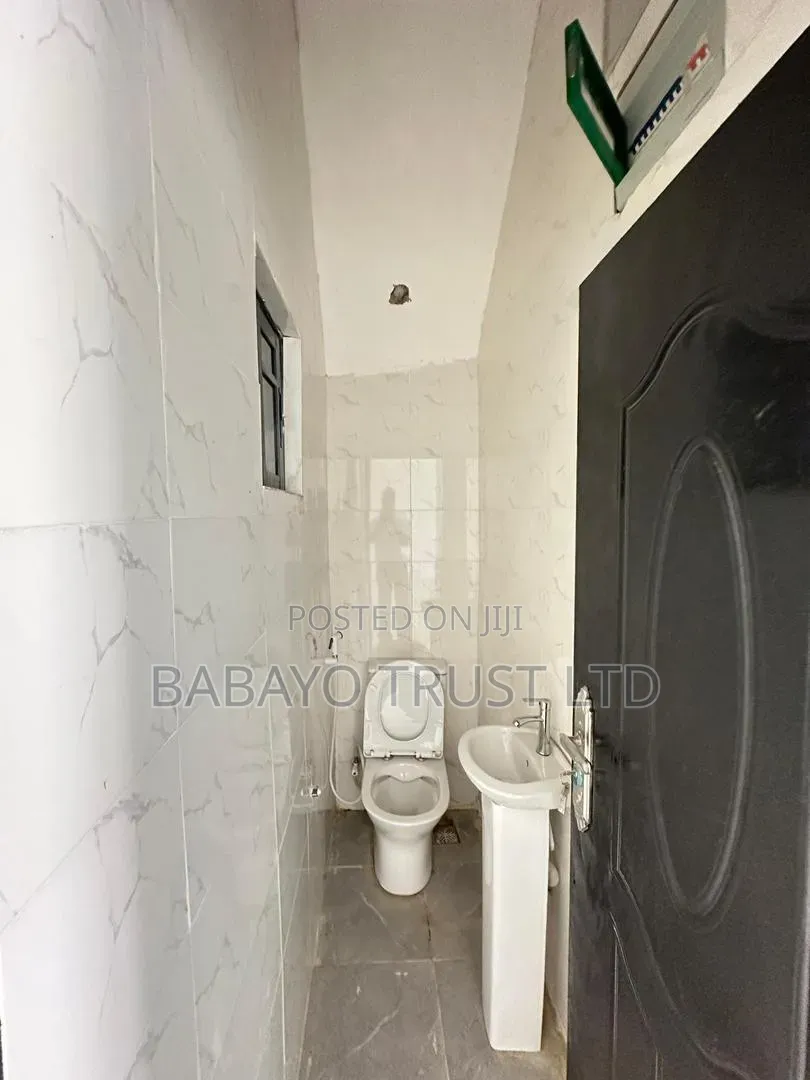 4bdrm Duplex in Akobo for sale