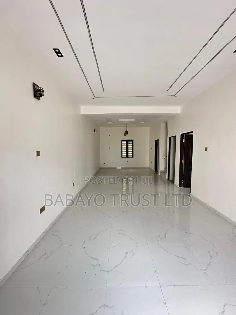 4bdrm Duplex in Akobo for sale