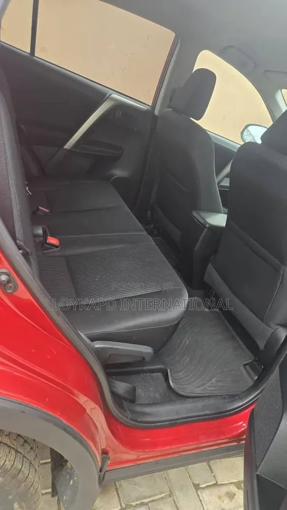 Toyota RAV4 LE 4dr SUV AWD (2.5L 4cyl 6A) 2015 Red