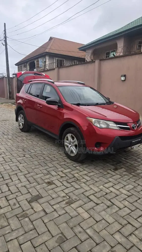 Toyota RAV4 LE 4dr SUV AWD (2.5L 4cyl 6A) 2015 Red