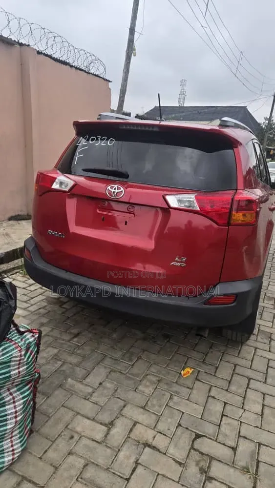 Toyota RAV4 LE 4dr SUV AWD (2.5L 4cyl 6A) 2015 Red