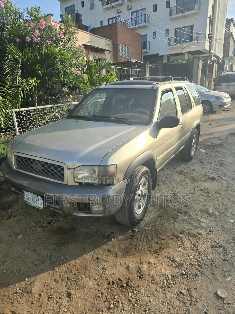 Nissan Pathfinder 2002 Gray