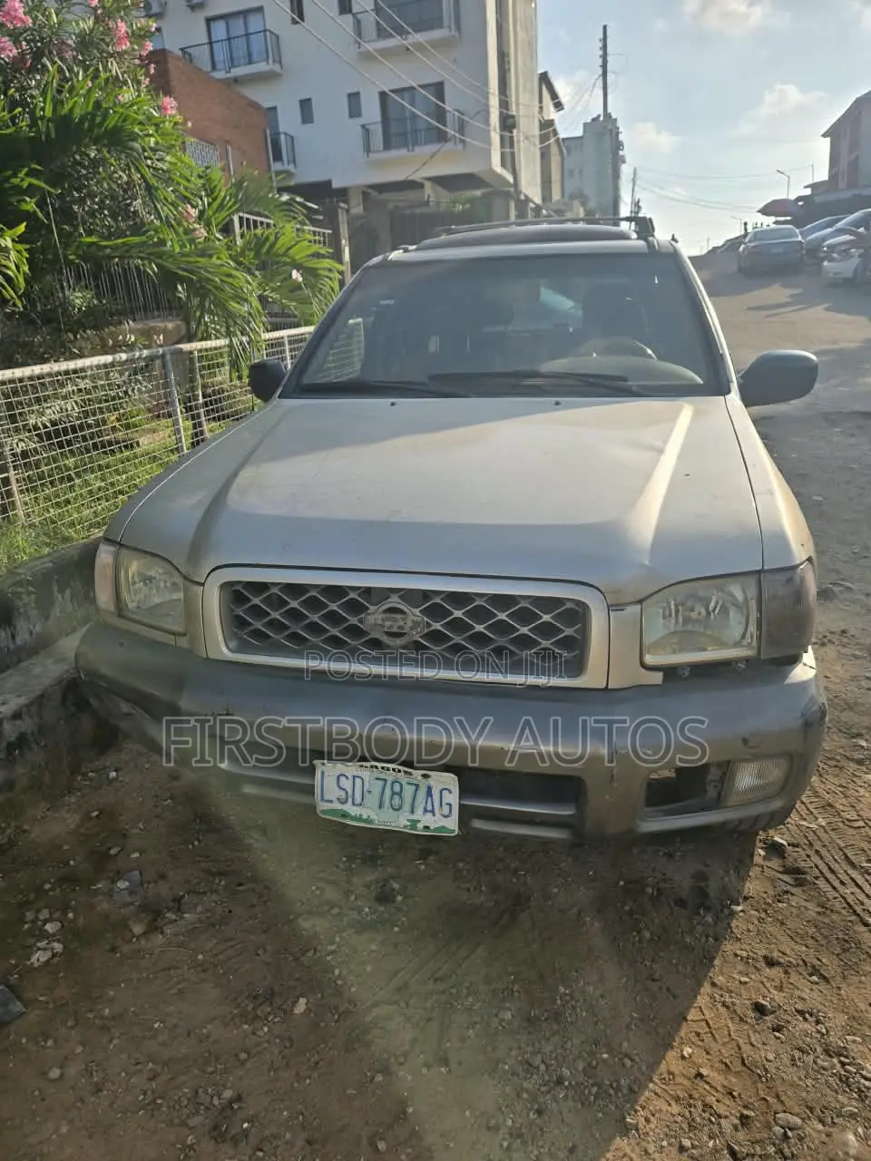 Nissan Pathfinder 2002 Gold