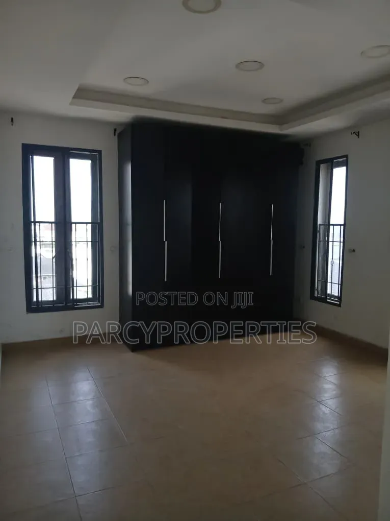 Furnished 3bdrm Apartment in Oral Estate, Lekki Phase 2 for rent