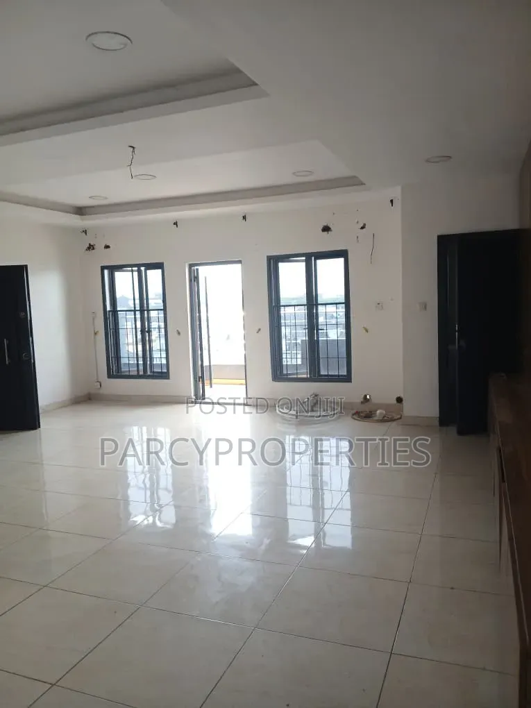 Furnished 3bdrm Apartment in Oral Estate, Lekki Phase 2 for rent