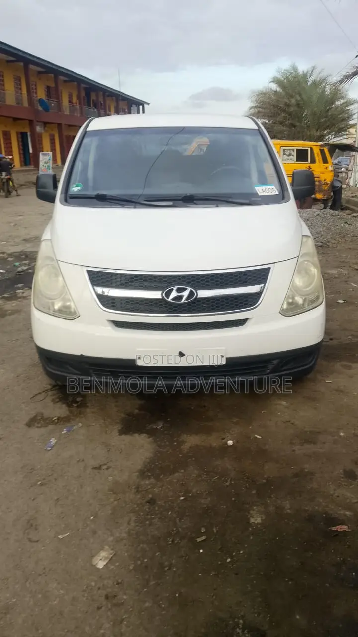 Hyundai H1 2009 White