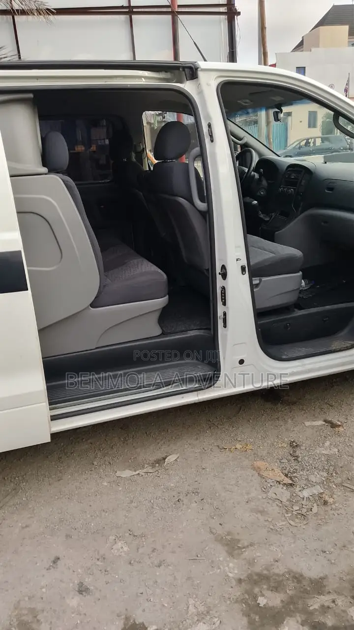 Hyundai H1 2009 White