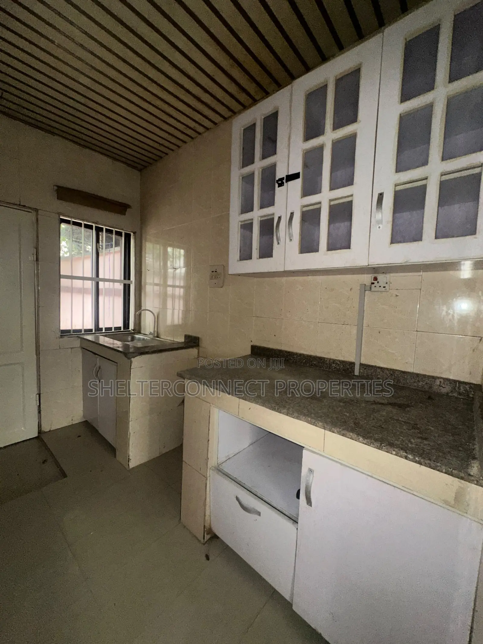 3bdrm Bungalow in Lekki Phase 1 for rent