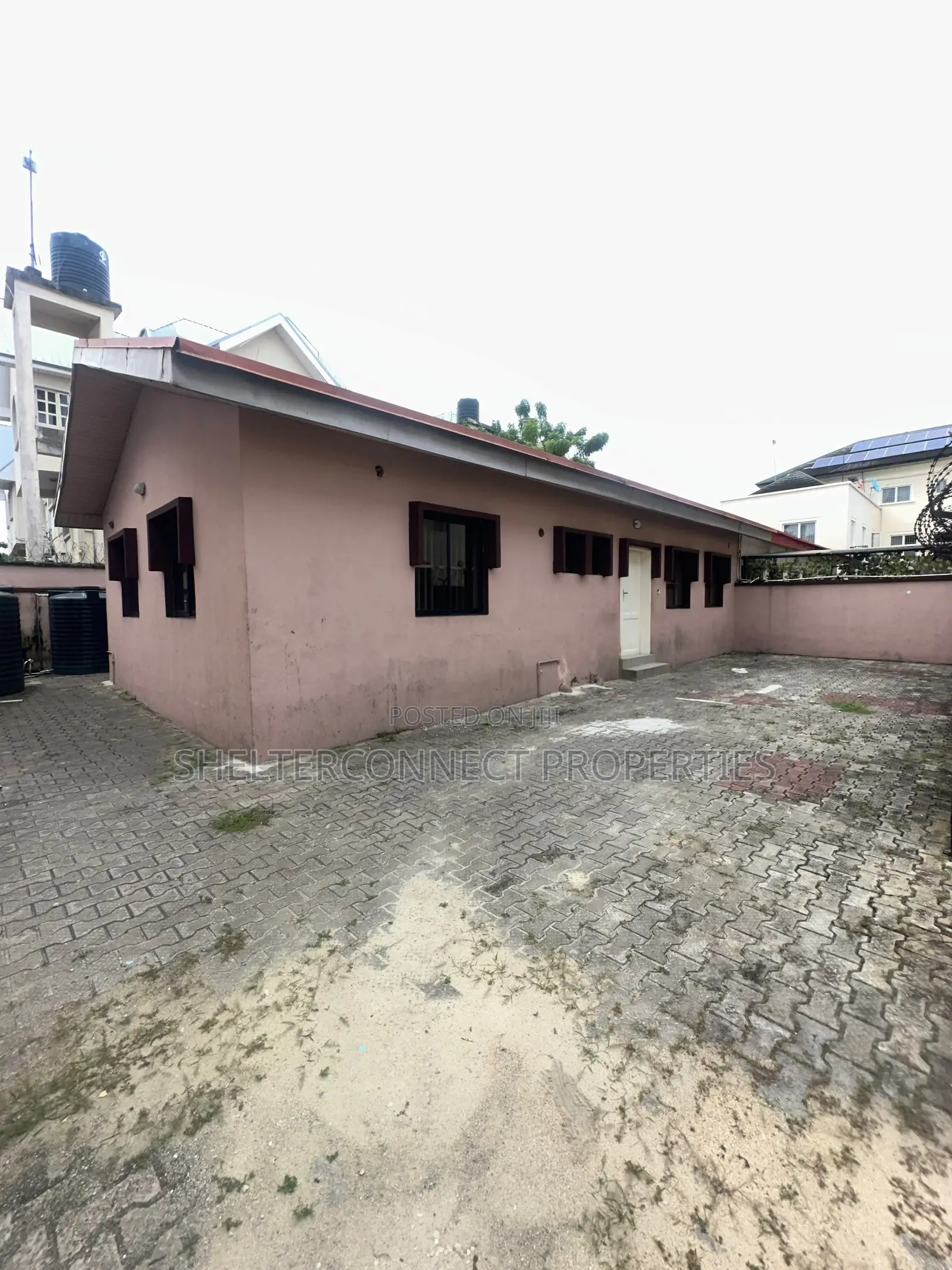 3bdrm Bungalow in Lekki Phase 1 for rent