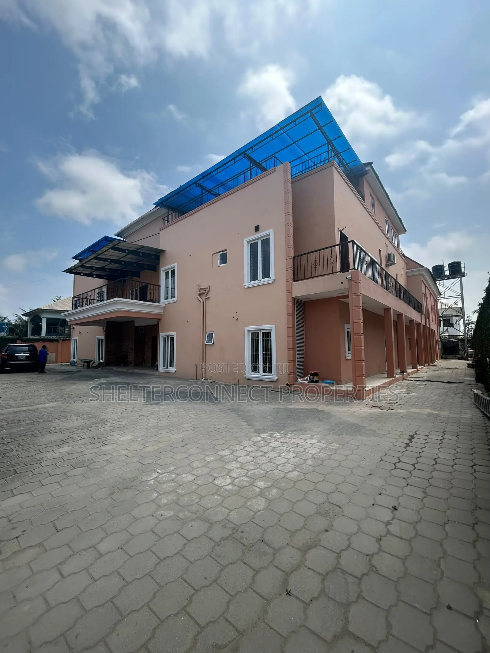2bdrm Apartment in Lekki Phase 1 for rent
