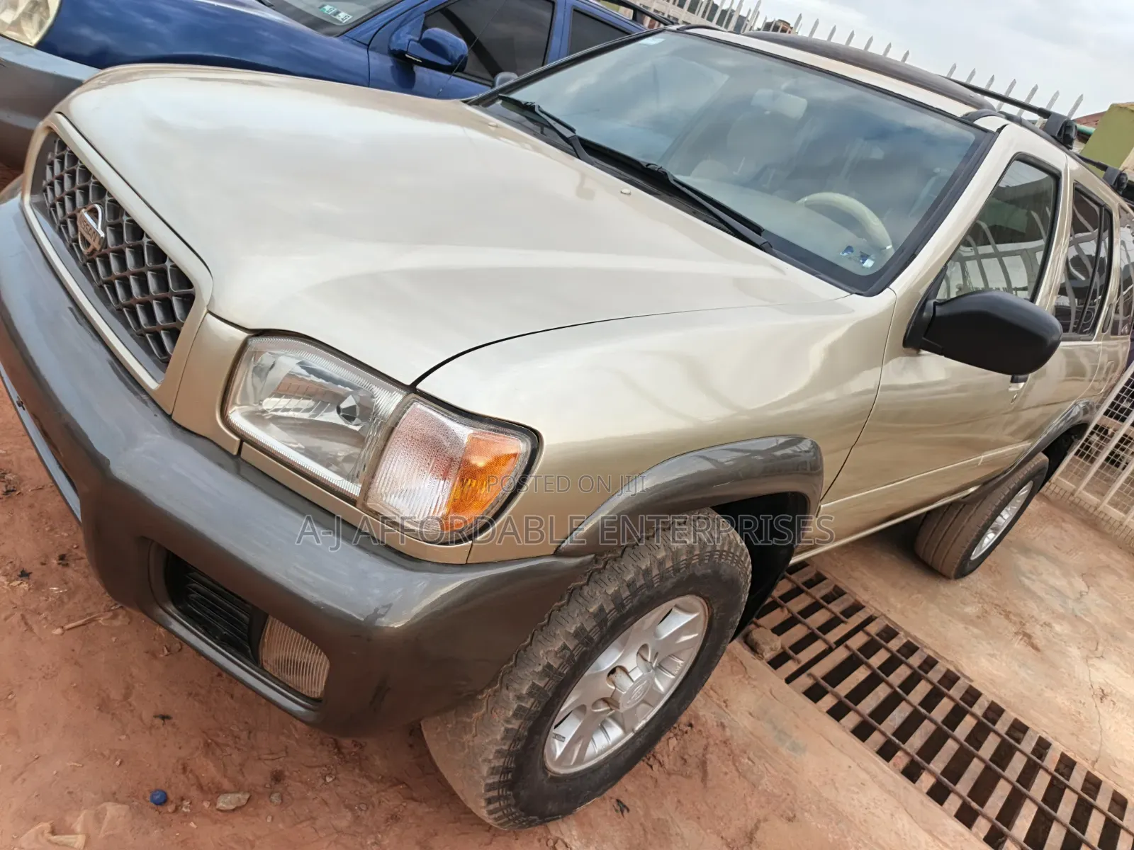 Nissan Pathfinder Automatic 2000 Gold