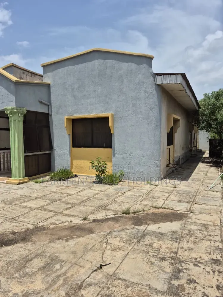 4bdrm Bungalow in Bcj Area, Apata for sale