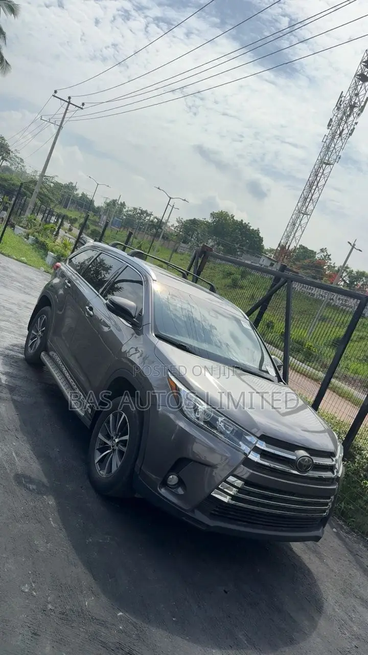 Toyota Highlander XLE 4x2 V6 (3.5L 6cyl 8A) 2017 Brown