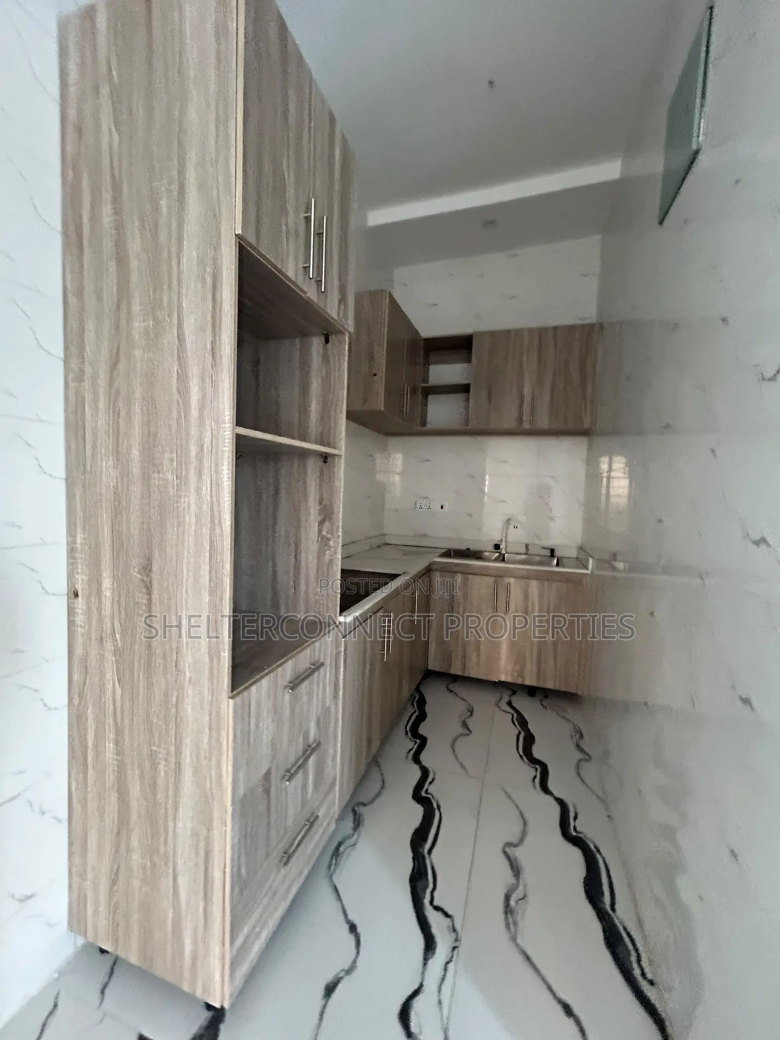 2bdrm Apartment in Lekki Phase 1 for rent