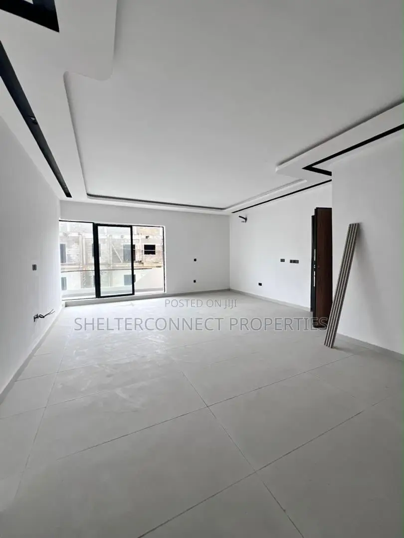 2bdrm Apartment in Lekki Phase 1 for rent