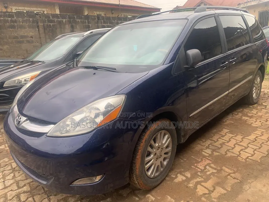 Toyota Sienna 2009 Blue