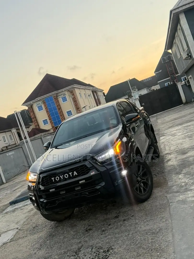 Toyota Hilux 2023 Black