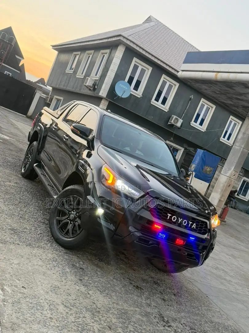 Toyota Hilux 2023 Black