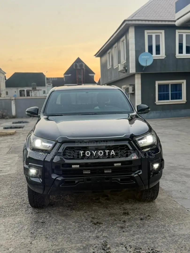 Toyota Hilux 2023 Black