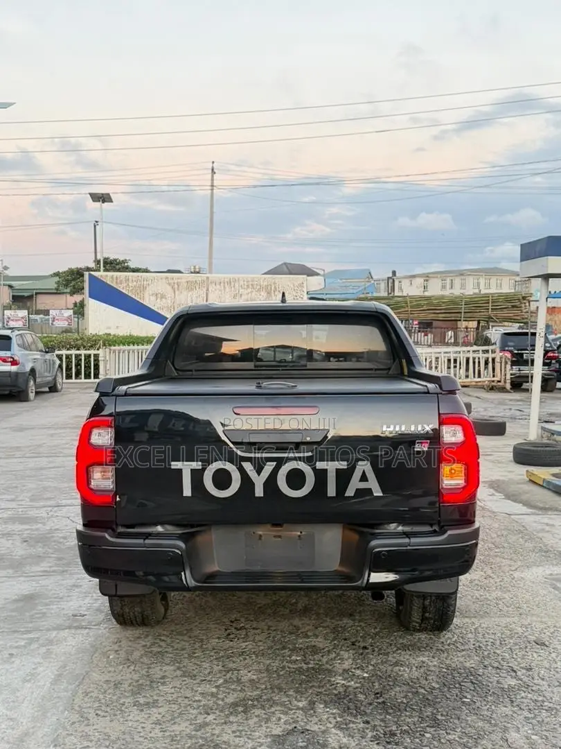 Toyota Hilux 2023 Black