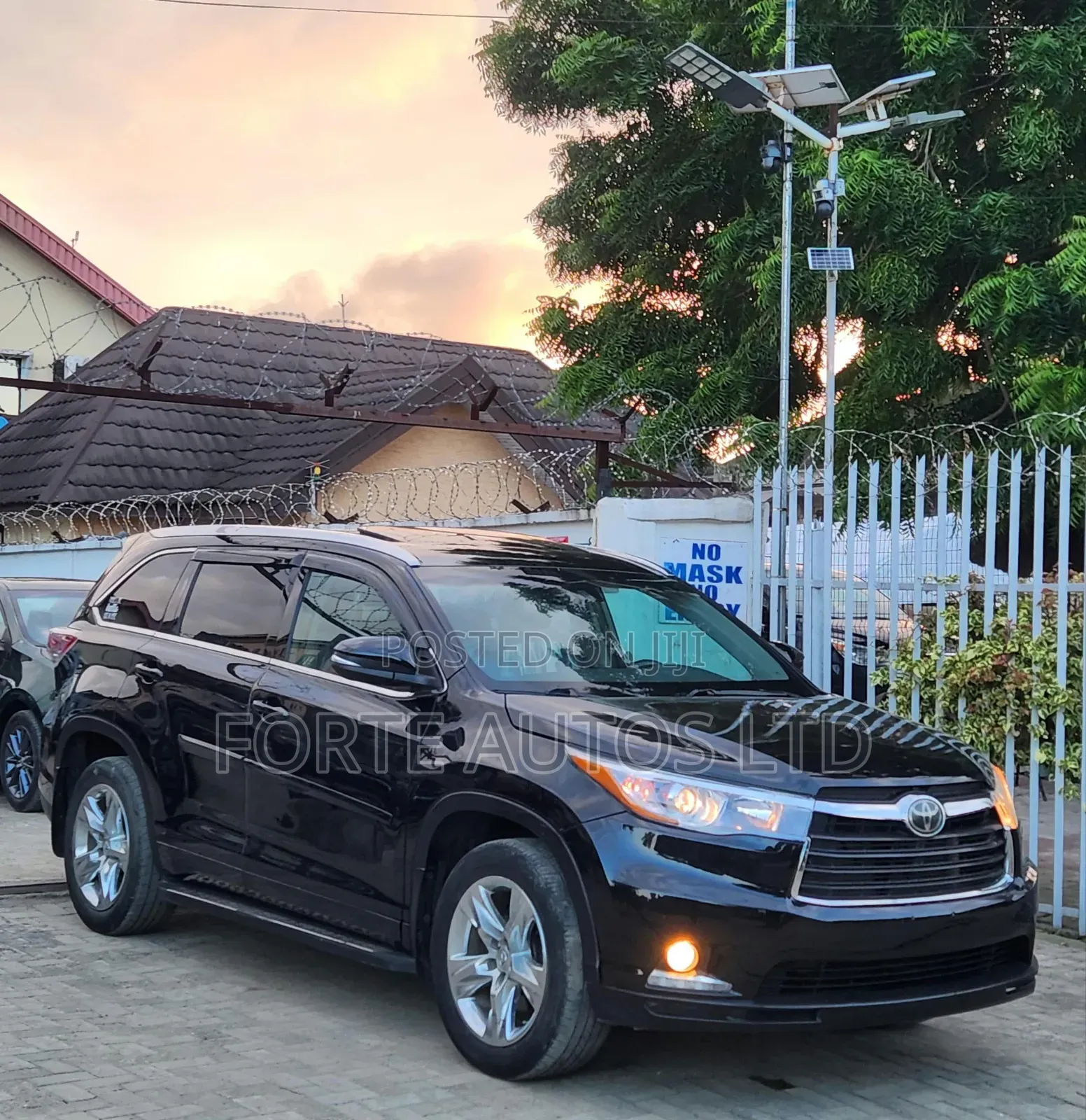 Toyota Highlander Limited 4dr SUV AWD (3.5L 6cyl 6A) 2014 Black
