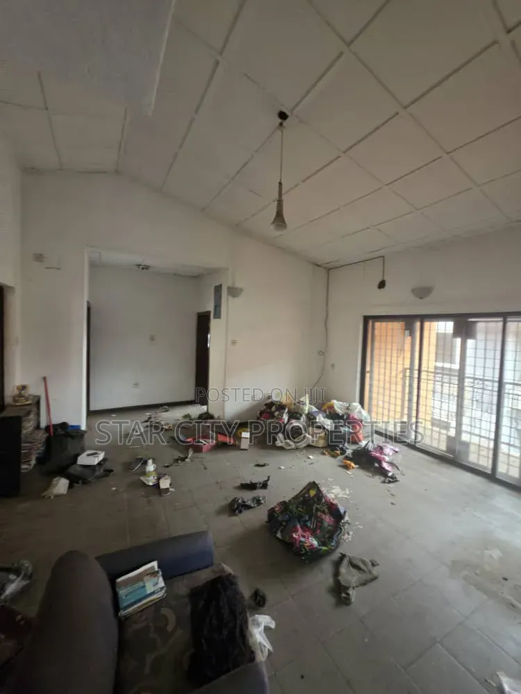 5bdrm Duplex in Omole Phase 2 for rent