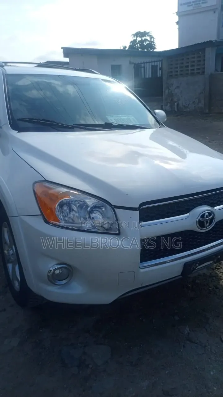 Toyota RAV4 2.5 Limited 2012 White